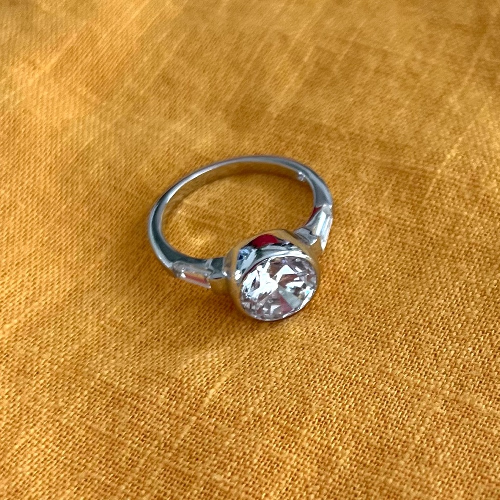 NWOT 2.0 Ct Bezel Set White Topaz Ring Sz 6.25